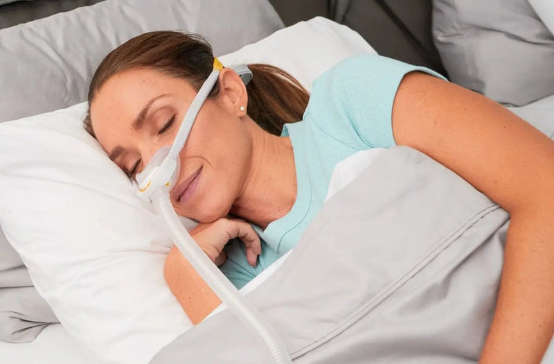 Woman-sleeping-using-cpap-mask