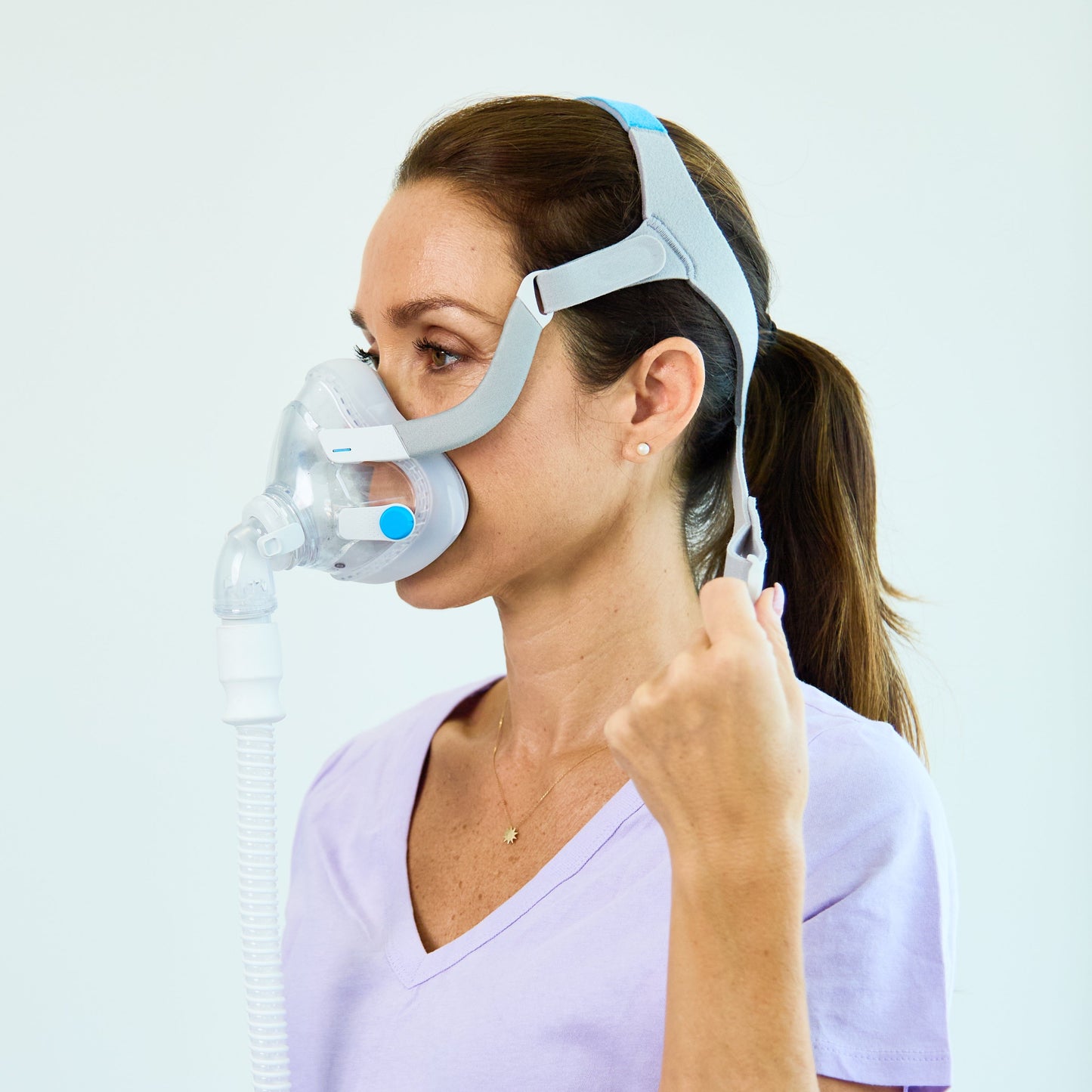 Woman wearing ResMed_AirFit_F20_Full_Face_Mask_with_Headgear - Front turn view