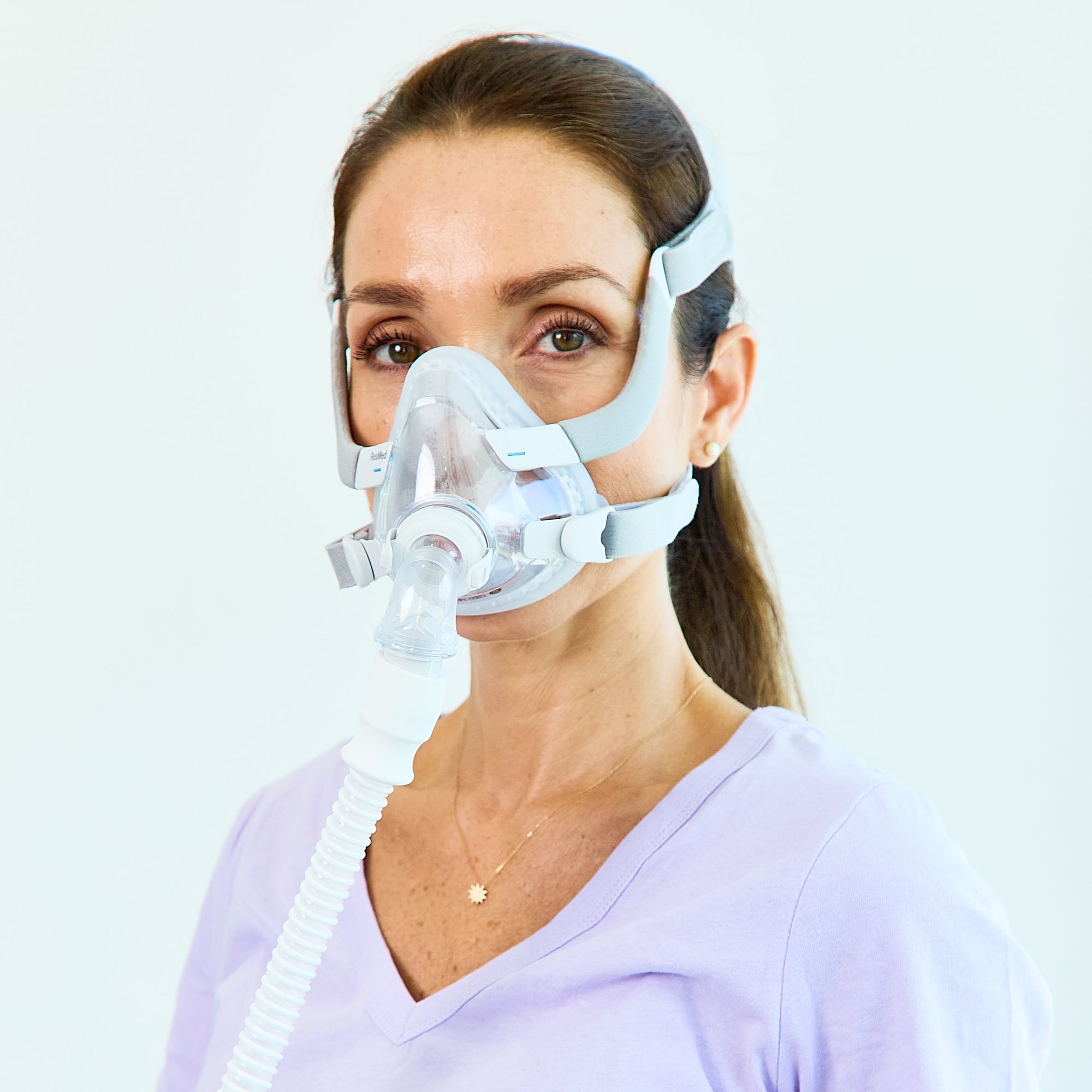 Woman wearing ResMed_AirFit_F20_Full_Face_Mask_with_Headgear - Front