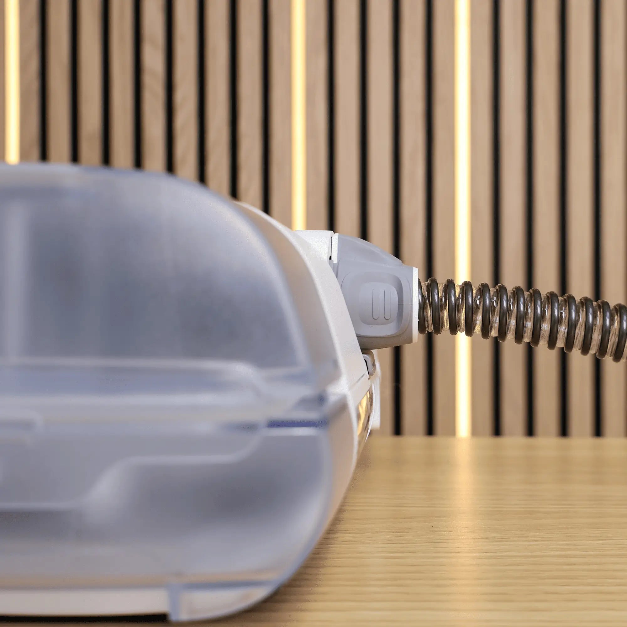 AirSense 11 & AirCurve 11 climatelineair 11 with cpap machine side