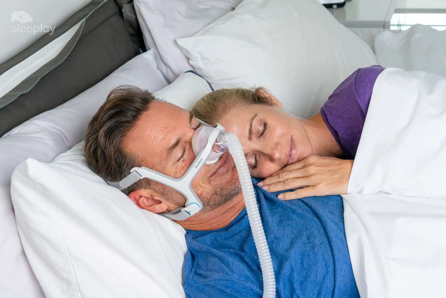 Couple sleeping wearing the AirFit N20