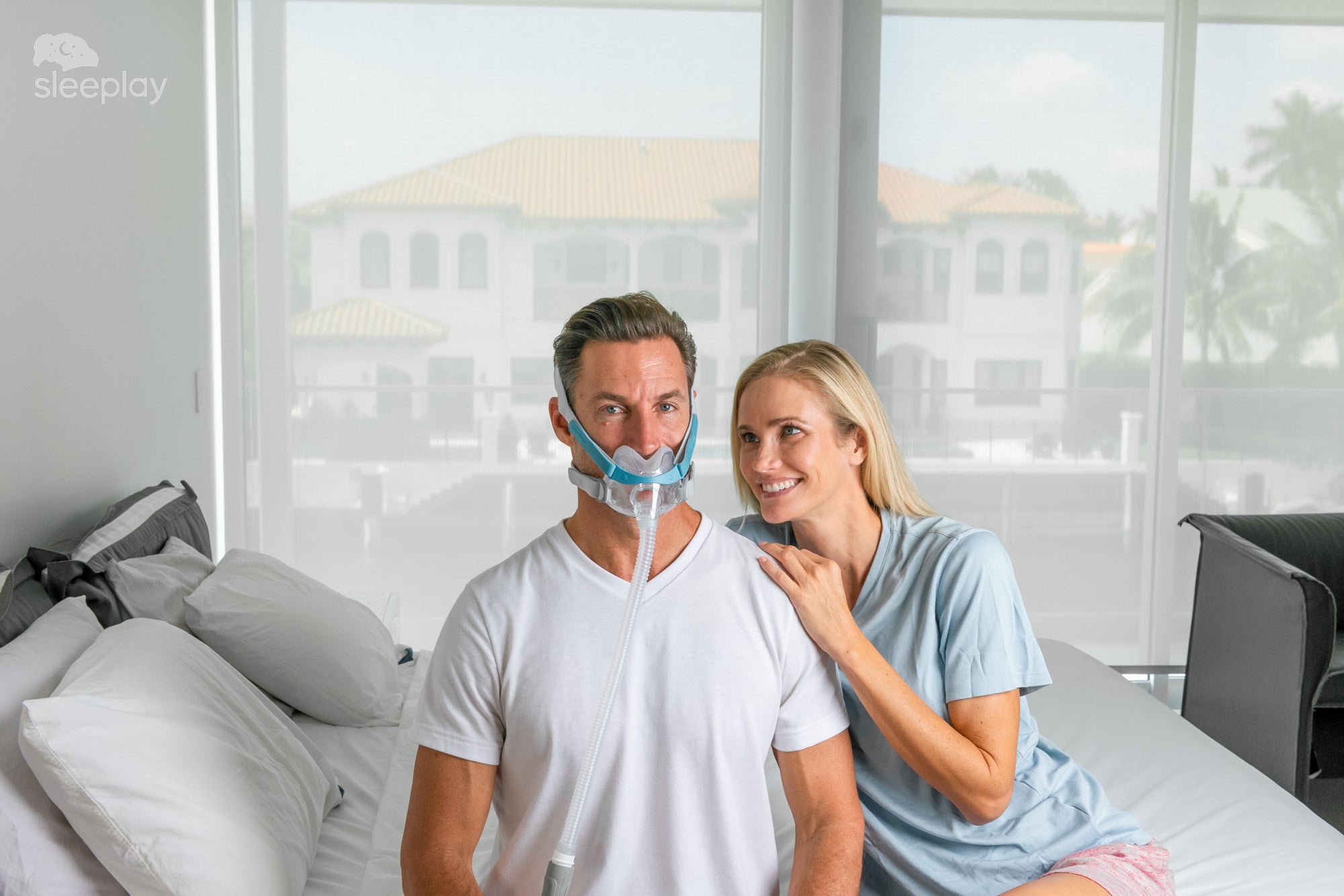 Couple with Evora Full Face mask.