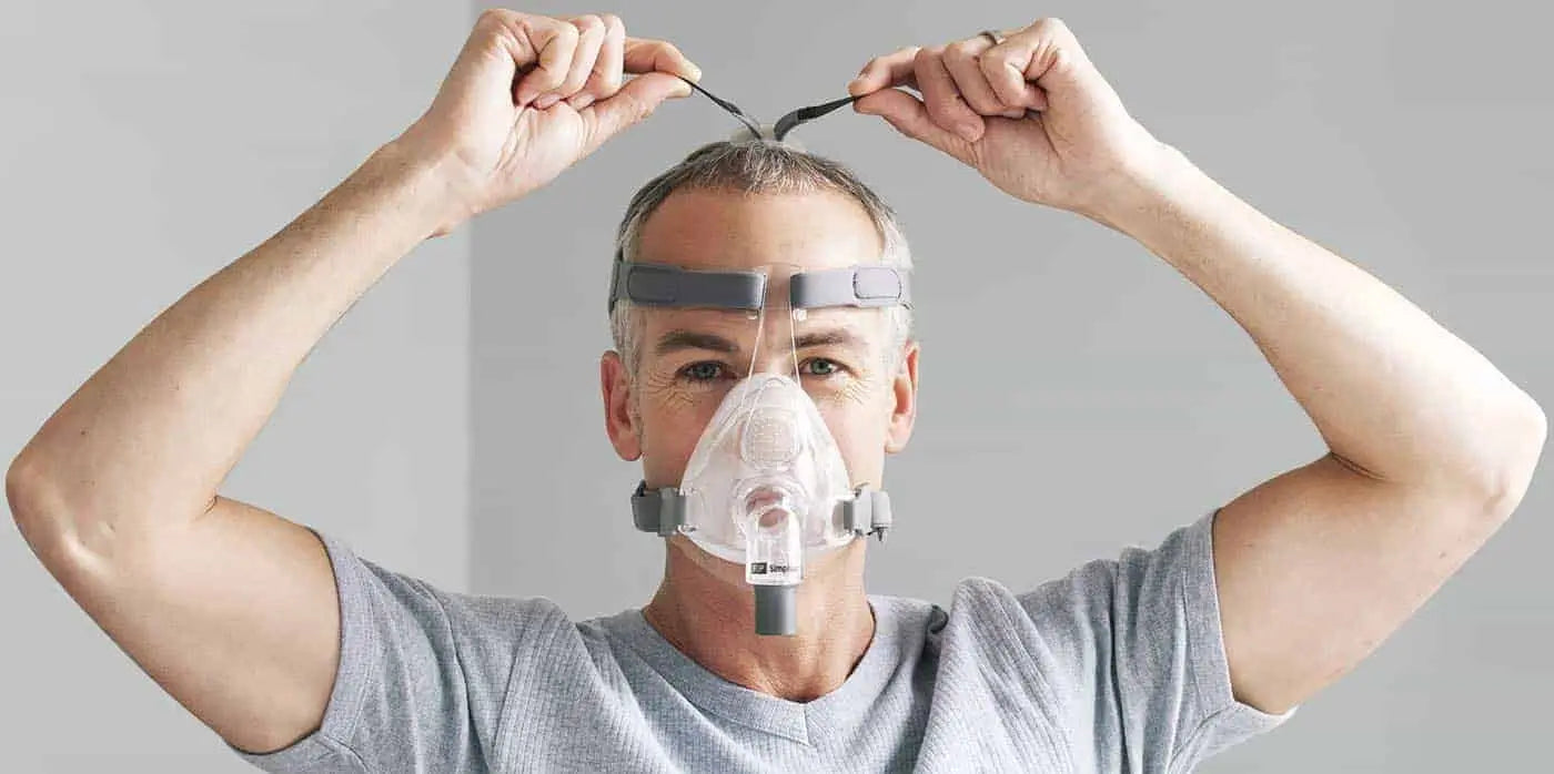 Man wearing Simplus full face mask.