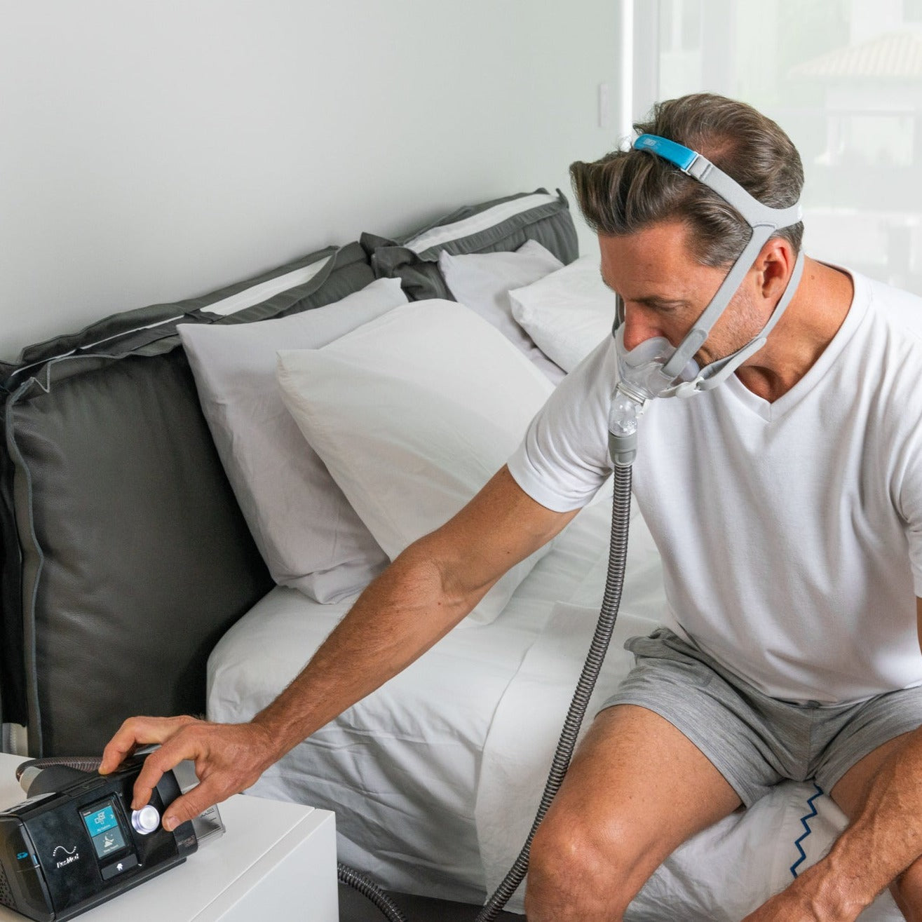 Man using AirSense 10 with AirFit F30.