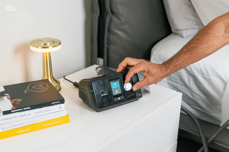 Man using the dial on the AirSense 10
