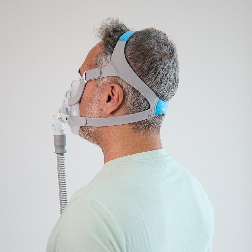 Side view of man wearing AirFit F20.