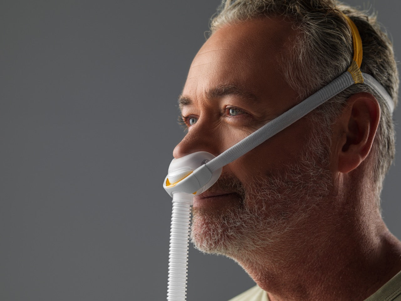 man using solo pillows mask for sleep apnea