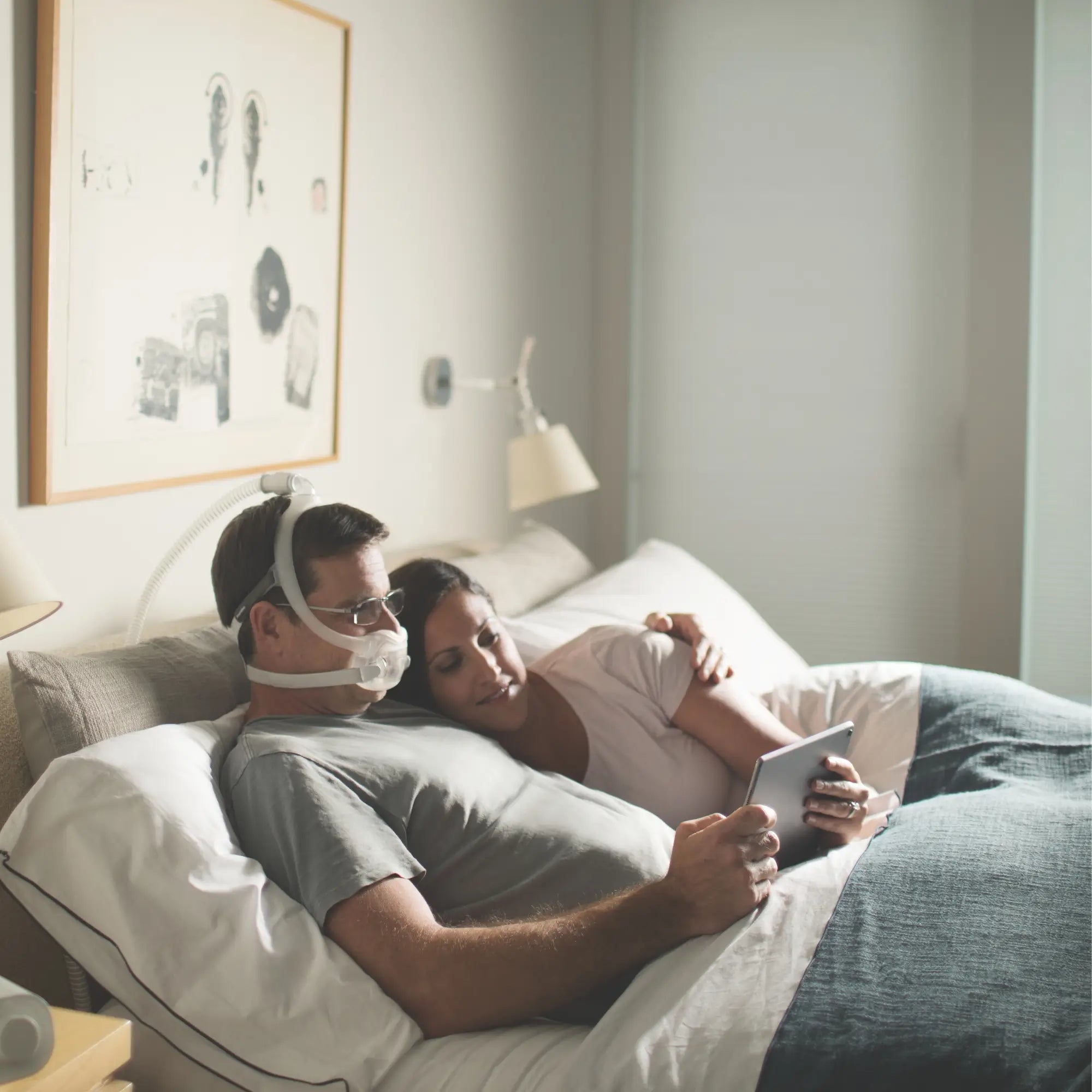 man using the DreamWear Full Face CPAP Mask with Headgear