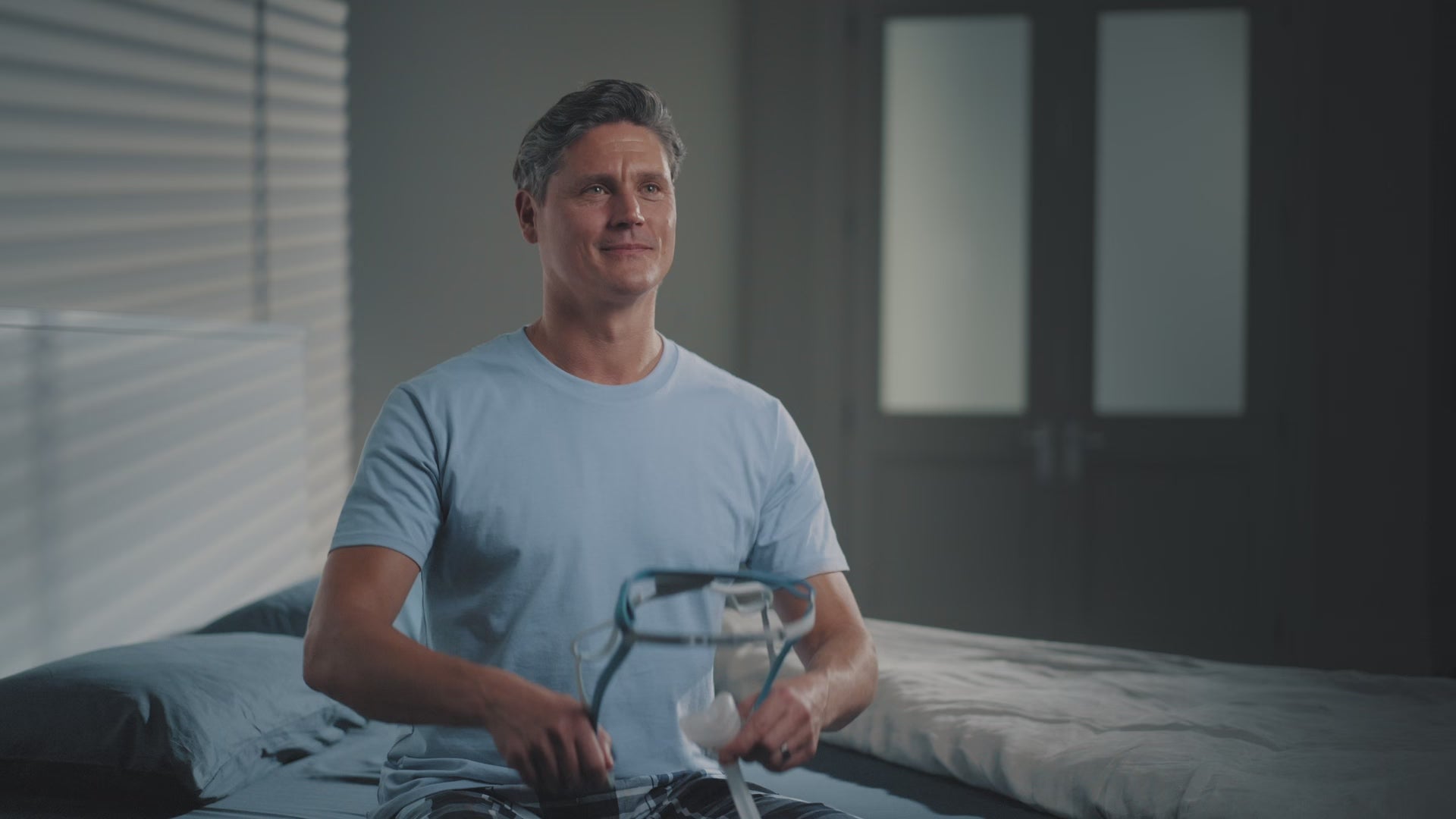 How to attach the mask