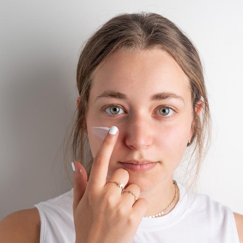 Front view of Snugell CPAP Skin Moisturizer on model