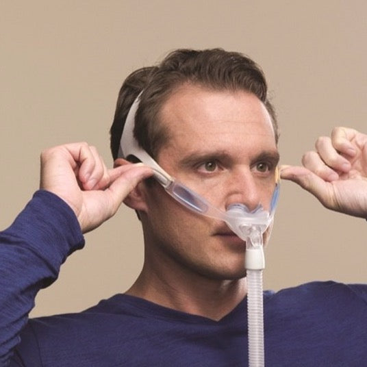 Man with Nuance/Naunce Pro gel mask.