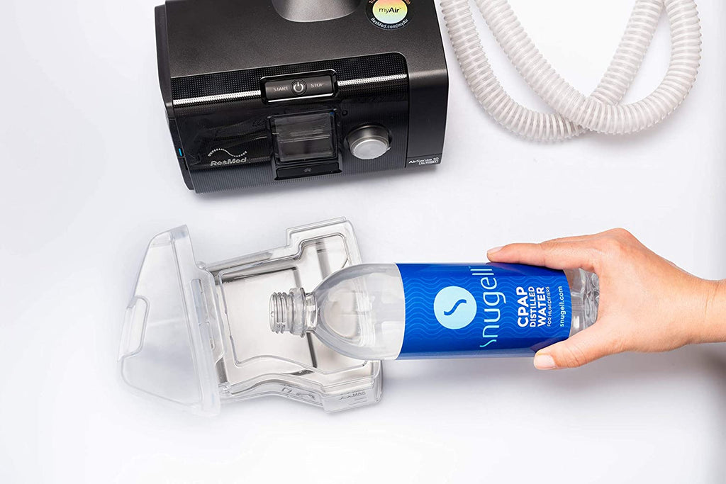 Snugell Distilled Water be poured.