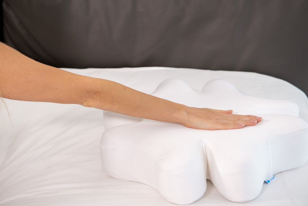 Soft touch of the Snugell Pillow.