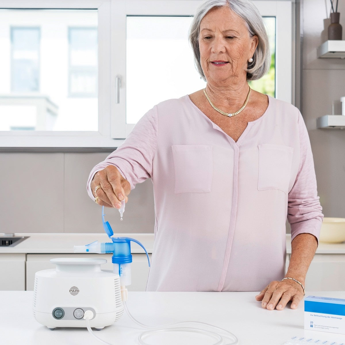 Woman using the Pari Proneb Max.